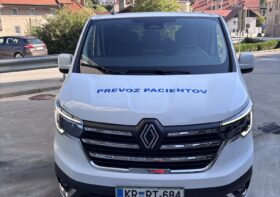bel kombi za prevoz pacientov